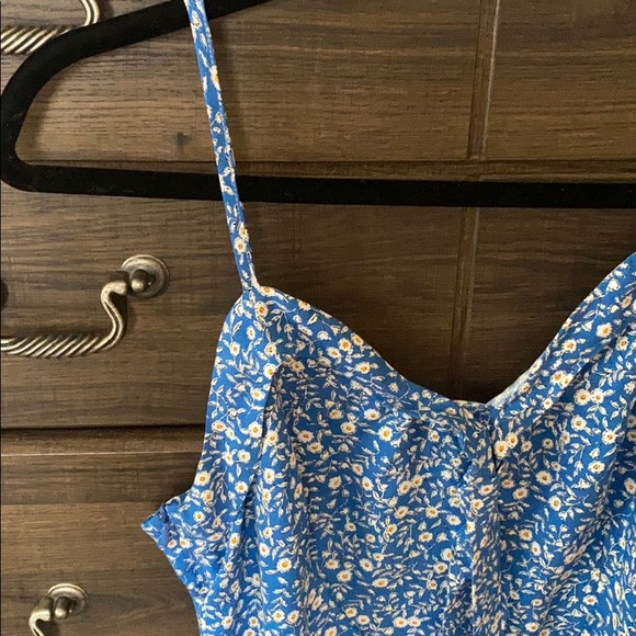 NWOT blue floral dress. Never worn, only tried on - Picture 5 of 8